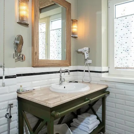 Ebel Boutique 4* Tirana