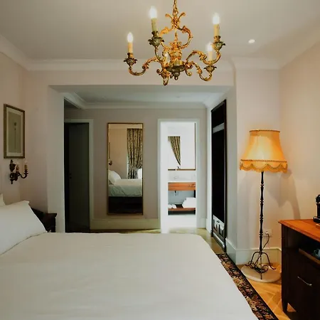 מלון Ebel Boutique 4*
