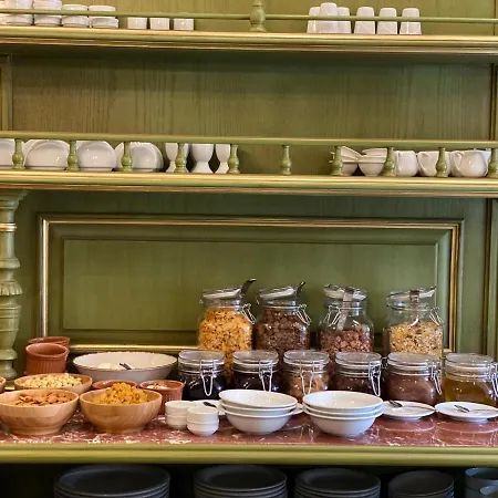 Ebel Boutique 地拉那