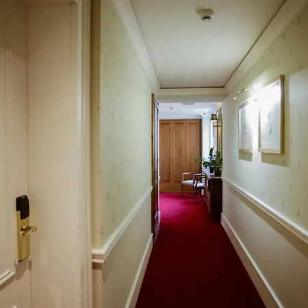 Ebel Boutique ティラナ