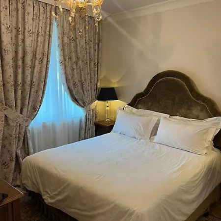 Ebel Boutique 地拉那