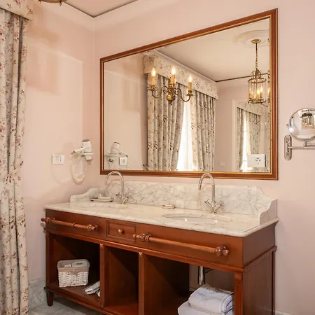 מלון Ebel Boutique 4*