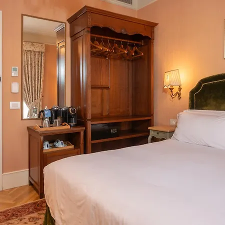 מלון Ebel Boutique 4*