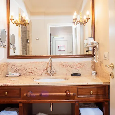 Ebel Boutique ティラナ