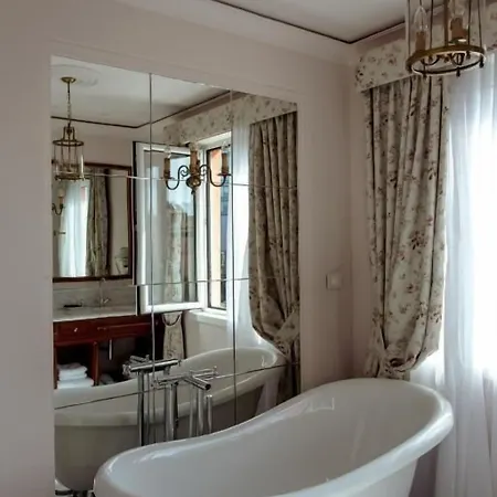 Ebel Boutique ティラナ