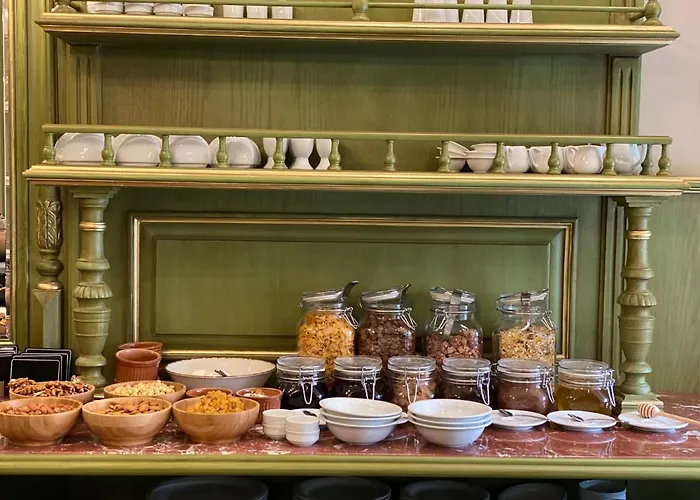 Ebel Boutique ティラナ